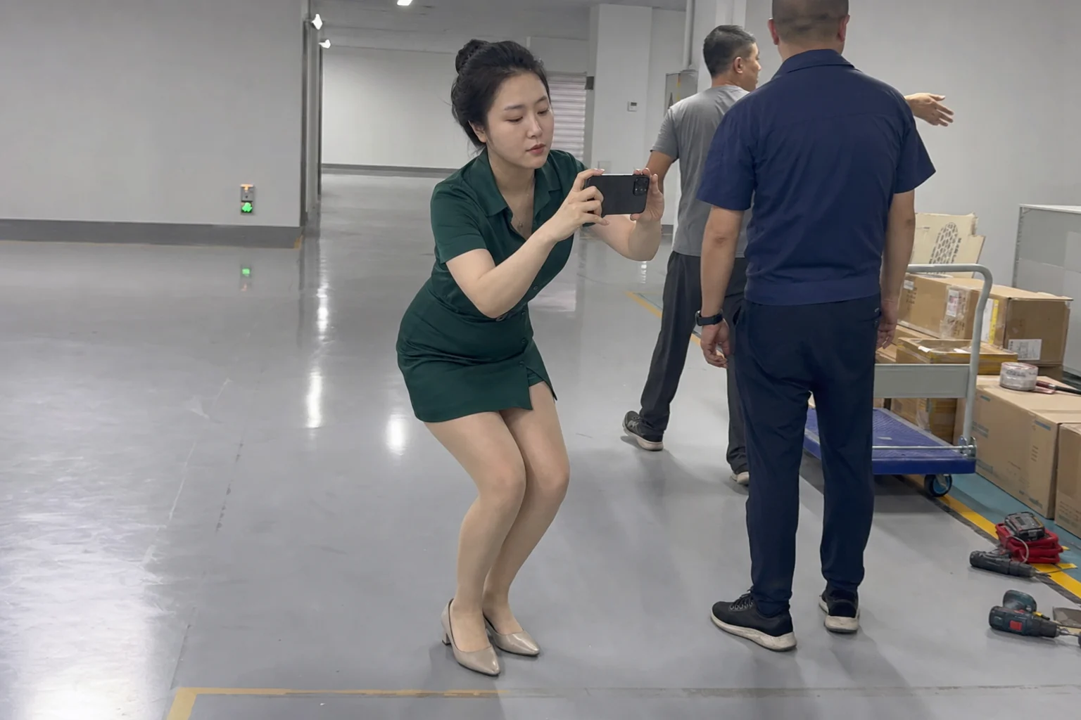 拍摄车间地坪进场交接现场